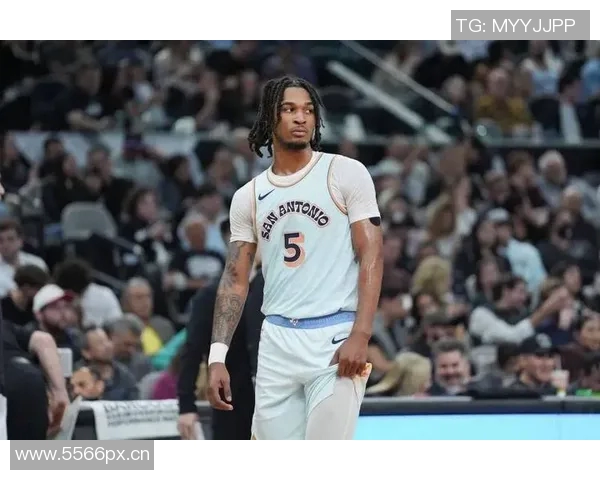 马刺训练营首日盛况新人卡斯尔首次亮相引关注