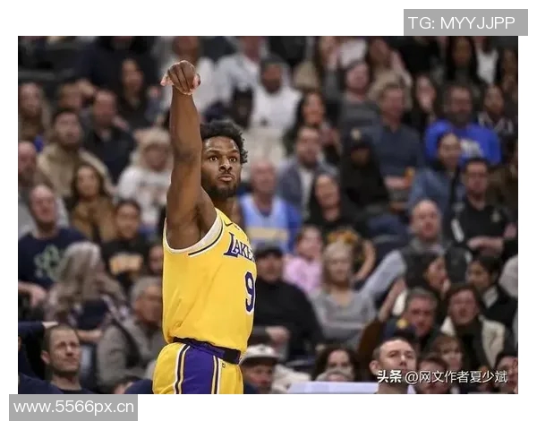 布朗尼火力全开 侧翼三分手起刀落