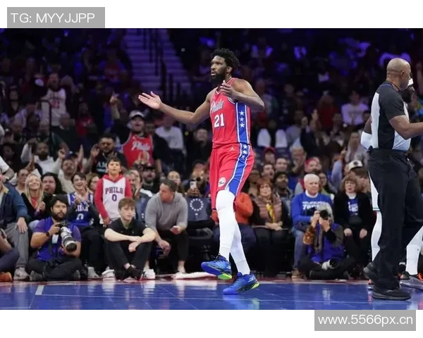 英雄相惜!76人赛后分享安东尼与埃奇库姆、马克西拥抱瞬间 英雄相惜!76人赛后分享安东尼与埃奇库姆、马克西拥抱瞬间